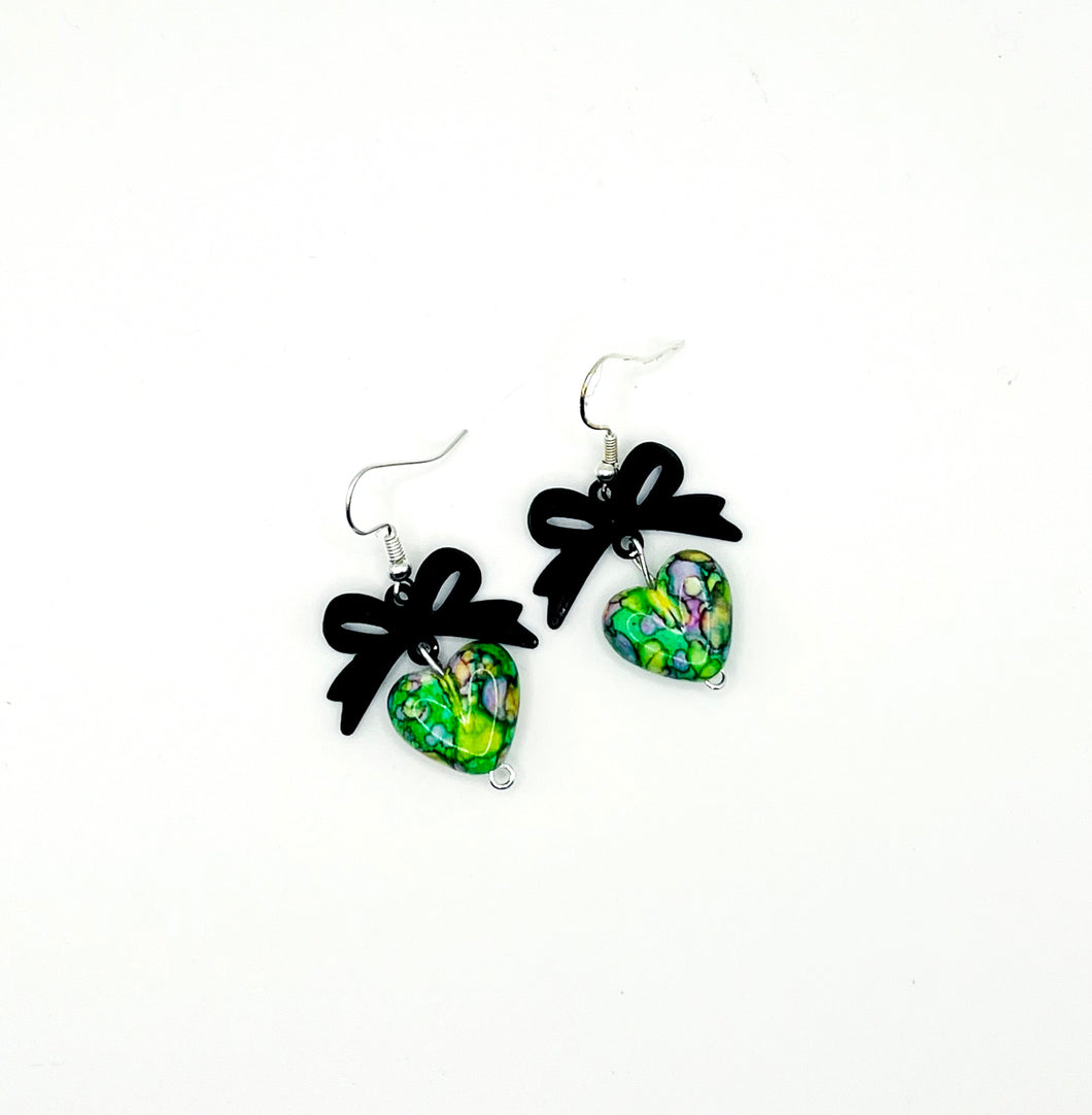 Boucles d’oreilles pendantes coeurs verts