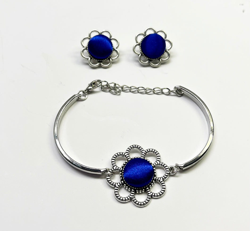 Ensemble - bracelets et boucles d’oreilles fleurs bleues