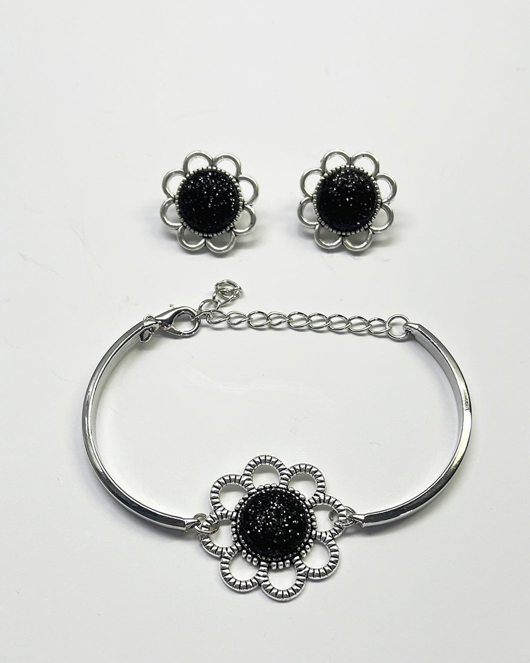 Ensemble - bracelets et boucles d’oreilles fleurs noires brillantes