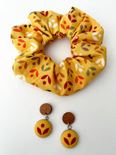 Charger l&#39;image dans la galerie, Duo chou - pendantes jaune avec bois
