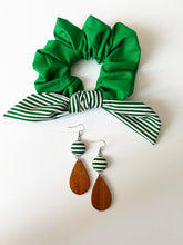 Charger l&#39;image dans la galerie, Duo chou pendantes - vert avec boucle lignée vert et blanche
