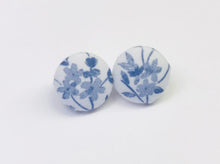 Load image into Gallery viewer, Duo boucles-chou - fleuri blanc et bleu

