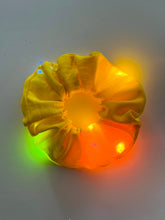 Load image into Gallery viewer, Chouchou Glow jaune
